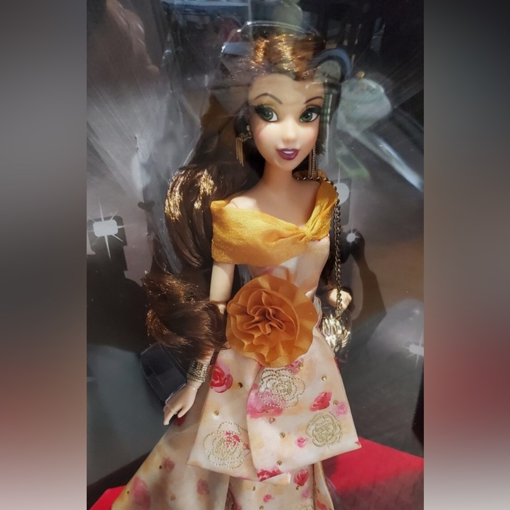 Disney Beauty and the Beast Premiere Series Box - Belle. Mint in box